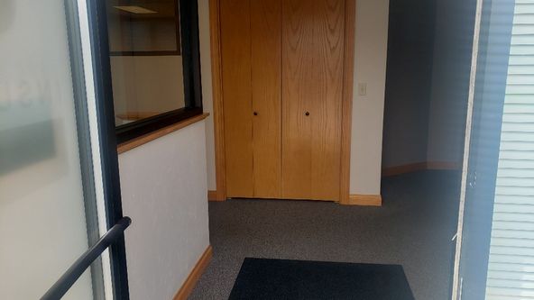 1,422 SF